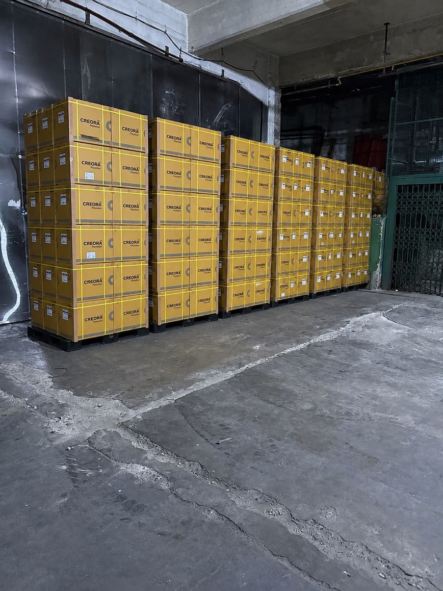 Hilado de poliéster en cajas